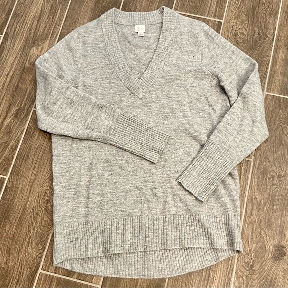 A New Day - Long V-neck Sweater - Picture 4 of 7